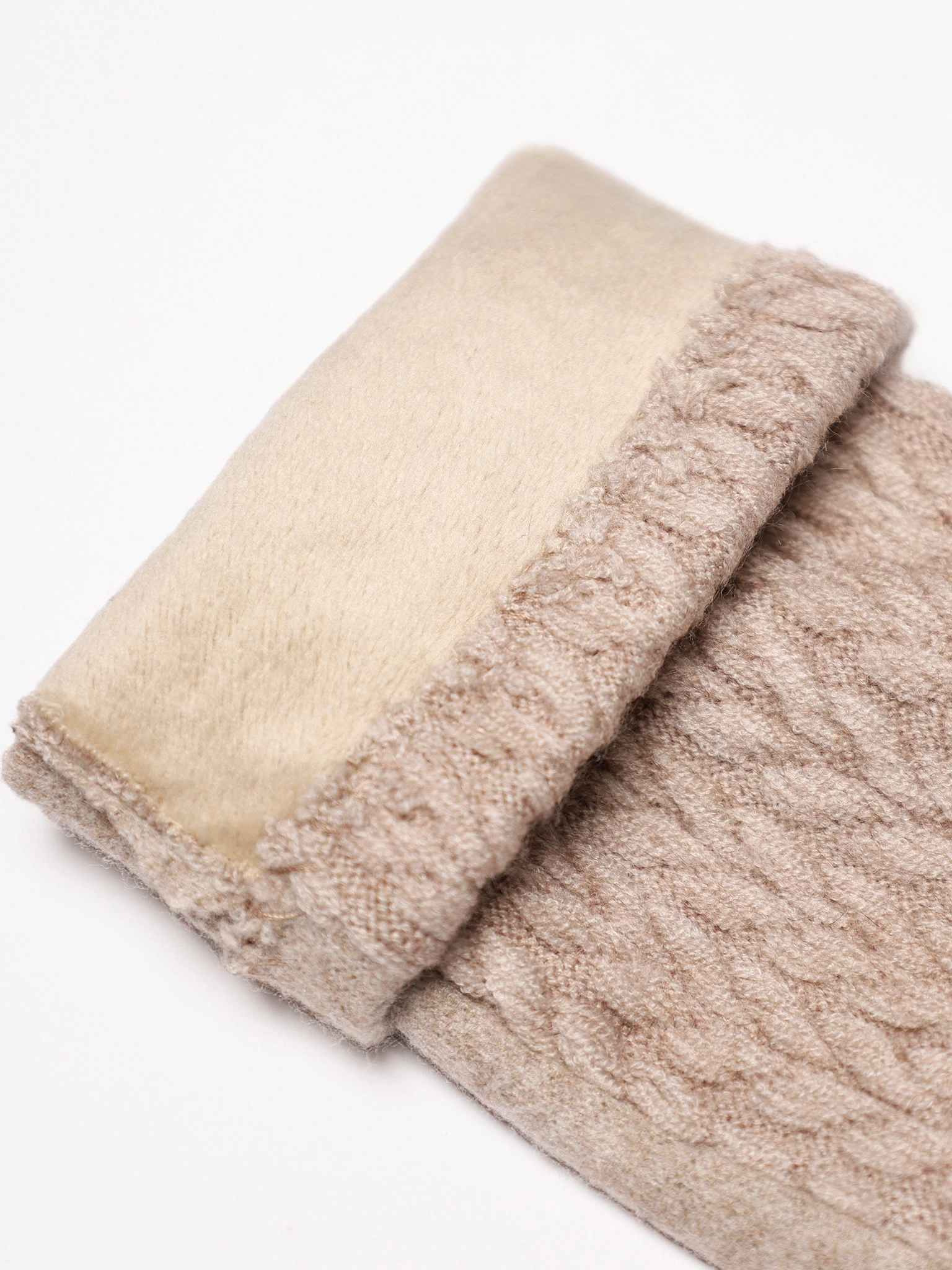 Перчатки трикотажные с декоративной нашивкой в ассортименте